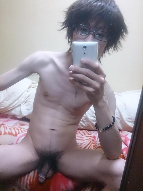 benjamin j hoskins add nude japanese selfie photo