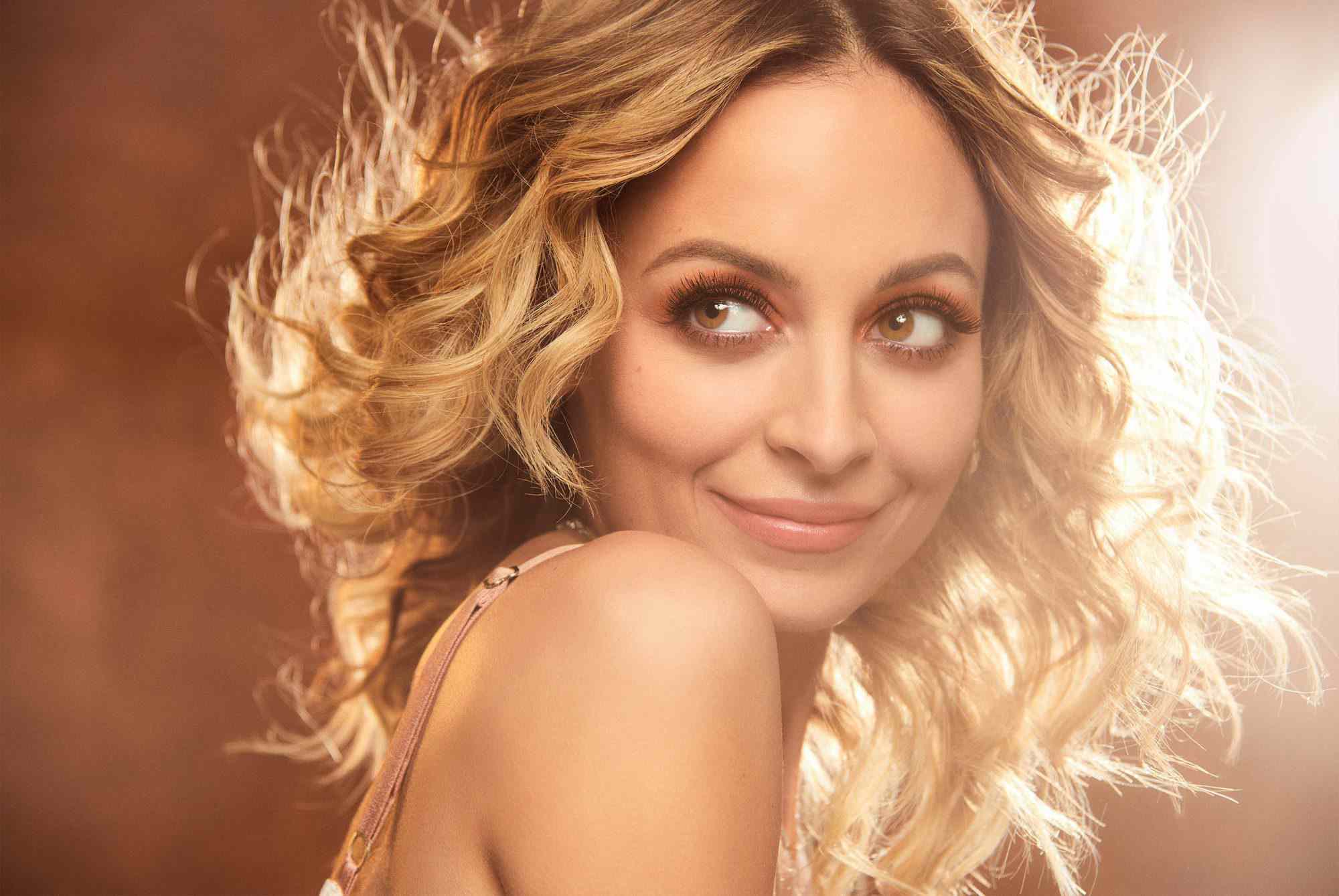 ang man add naked nicole richie photo