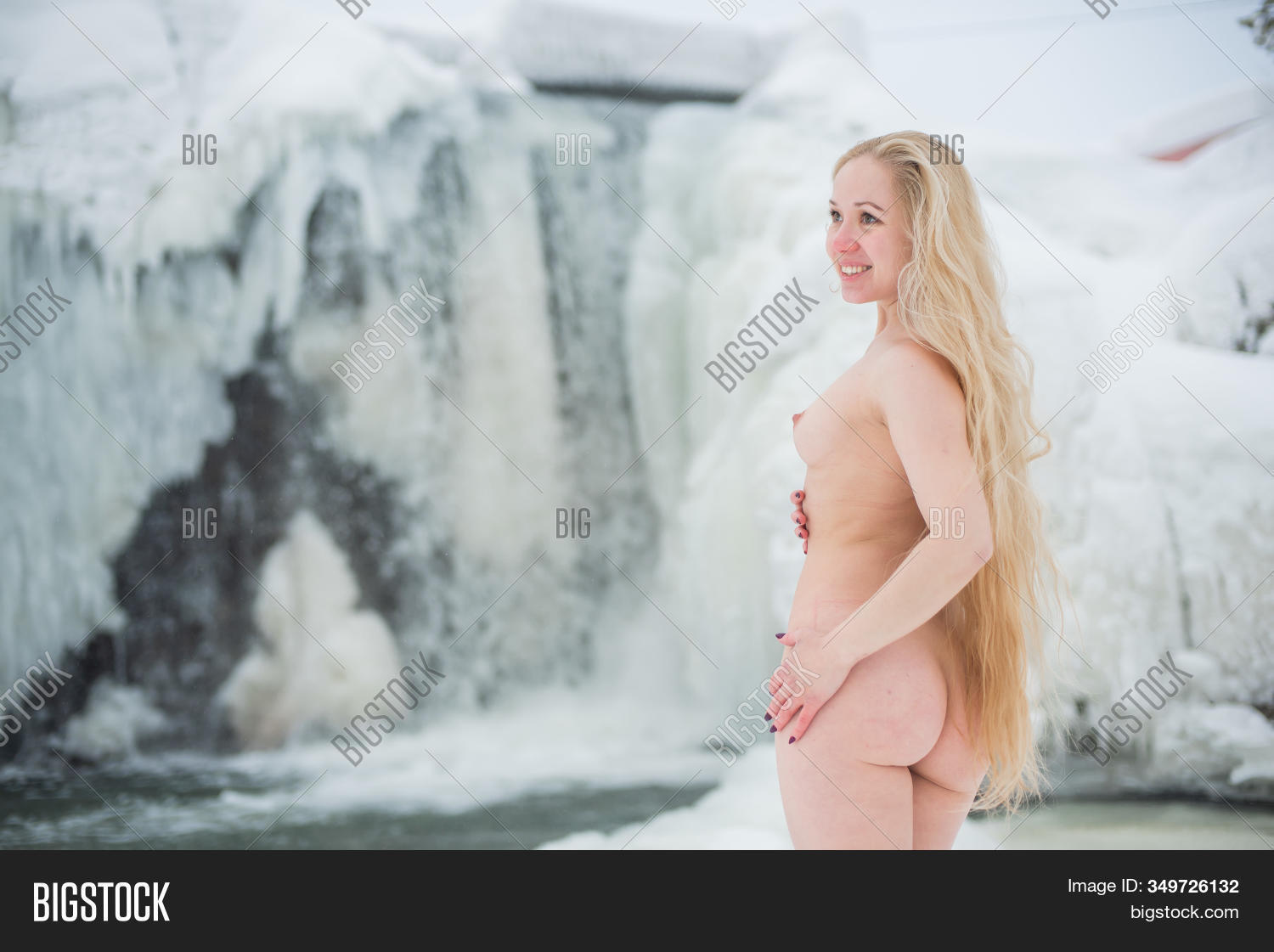 annette breazeale add naked women in the snow photo