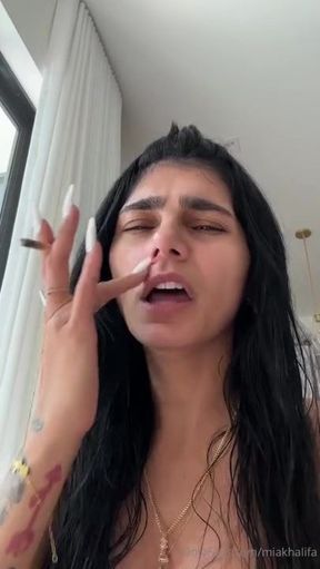 columba campbell add mia khalifa solo photo