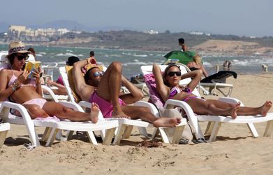 ahmed al jarrah add nue dans la plage photo