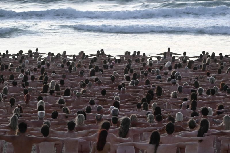 alexandra hubler add nue dans la plage photo