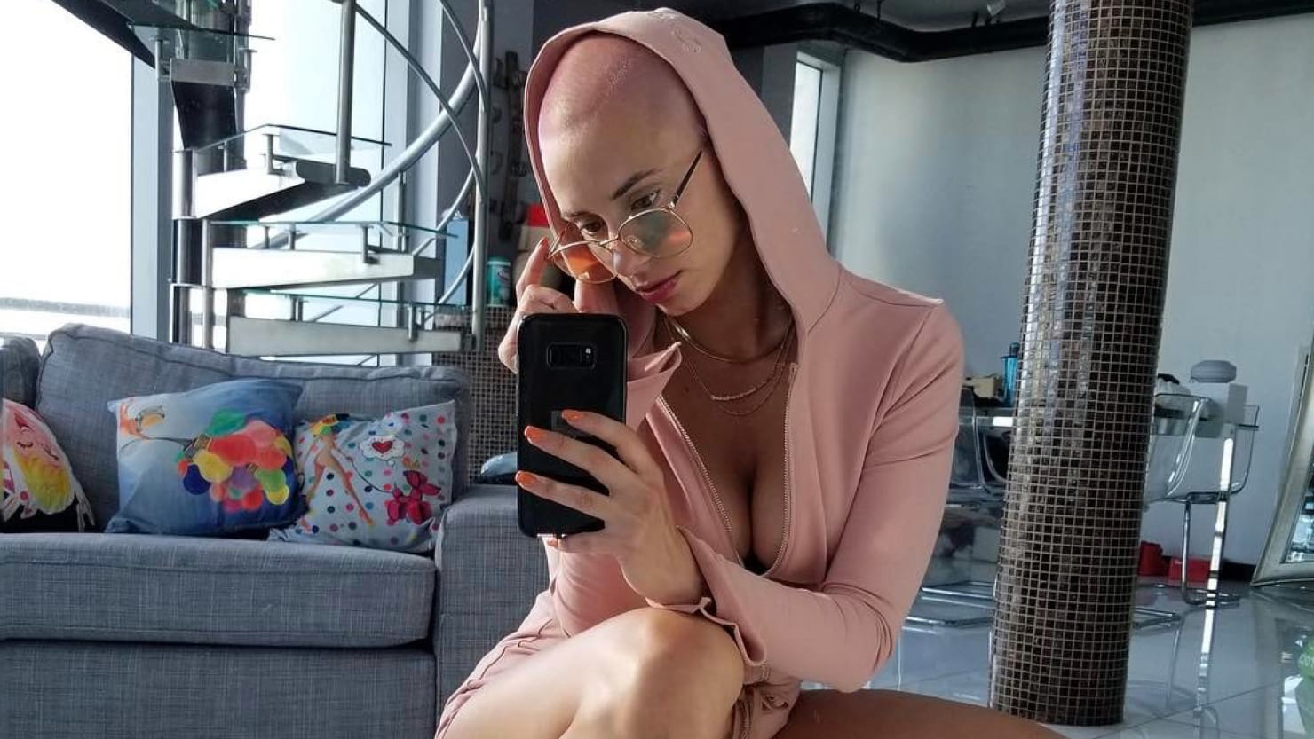 brad hunziker add yesjulz sextaoe photo