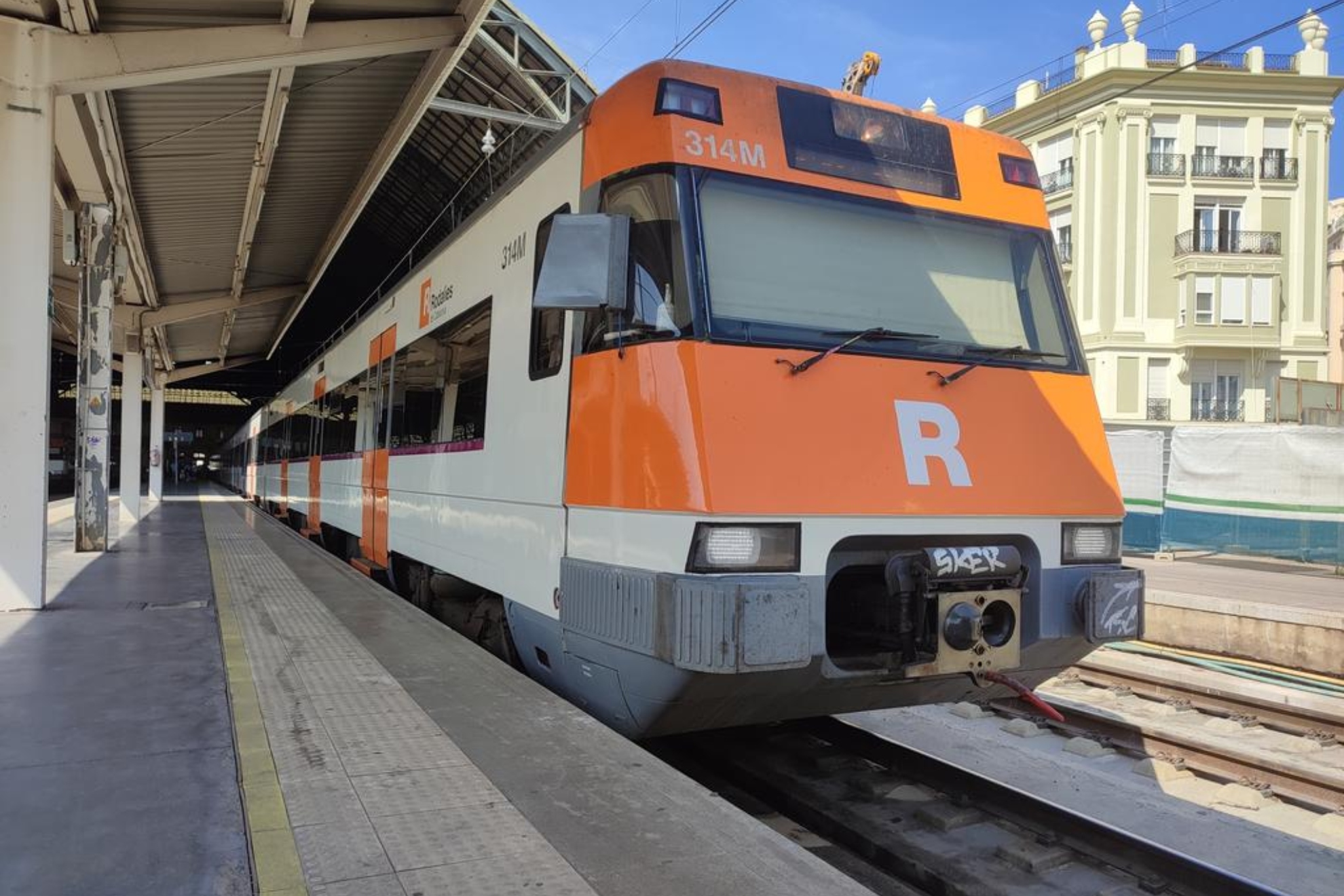 dennis bragais add pareja teniendo sexo en el tren image